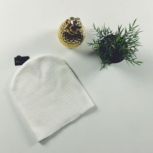 🍒NWT Forever 21 White Beanie Hat